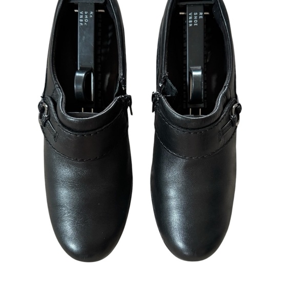 Clarks Cushion Women’s Slip-On Black Leather Clog Bootie Size 7M - Picture 3 of 7